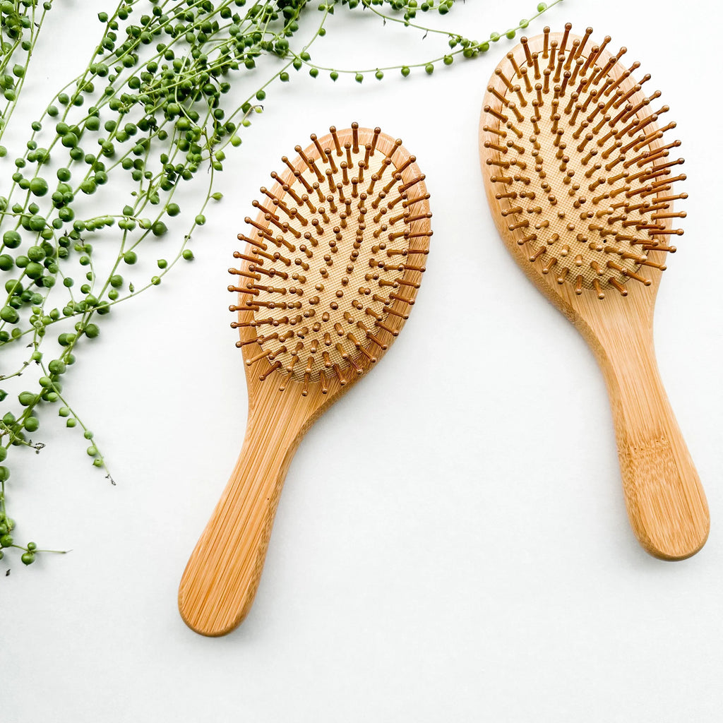 Brosse à cheveux en bambou – Picots doux, manche solide et coiffage confortable